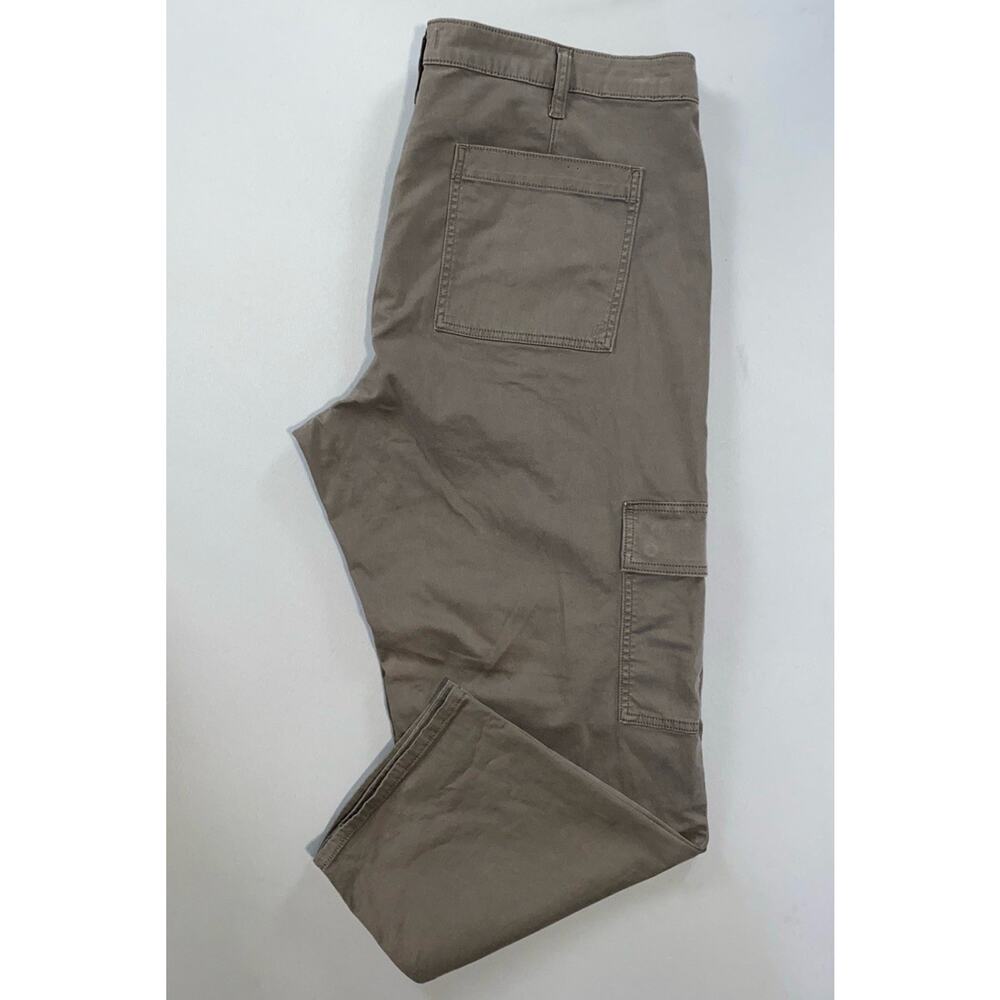 Silver Jeans Co Suki Cargo Straight Stretch Cotton Pants. Washed Gray, Size 18